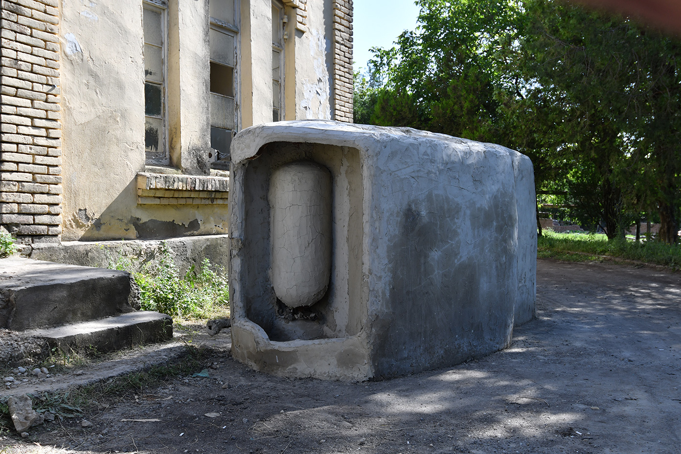 Lia Bagrationi, <em>Car Wall</em>, 2016. The Soviet-made Lada Niva automobile, covered with clay.